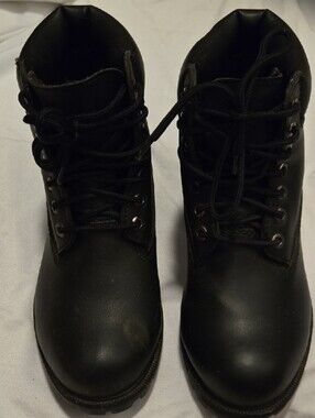 Rugged Outback Waterproof Black Lace-Up Boots — Classic Utility Style Size 8W